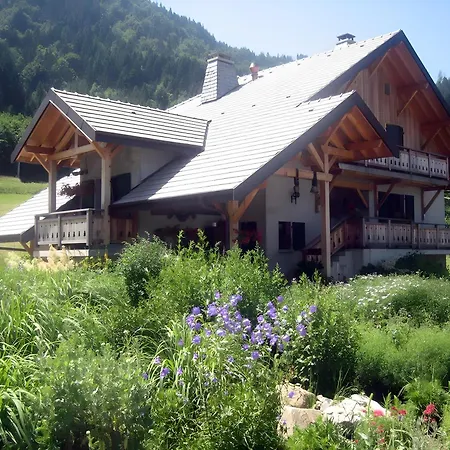 Au Pre De La Basse Holiday home *